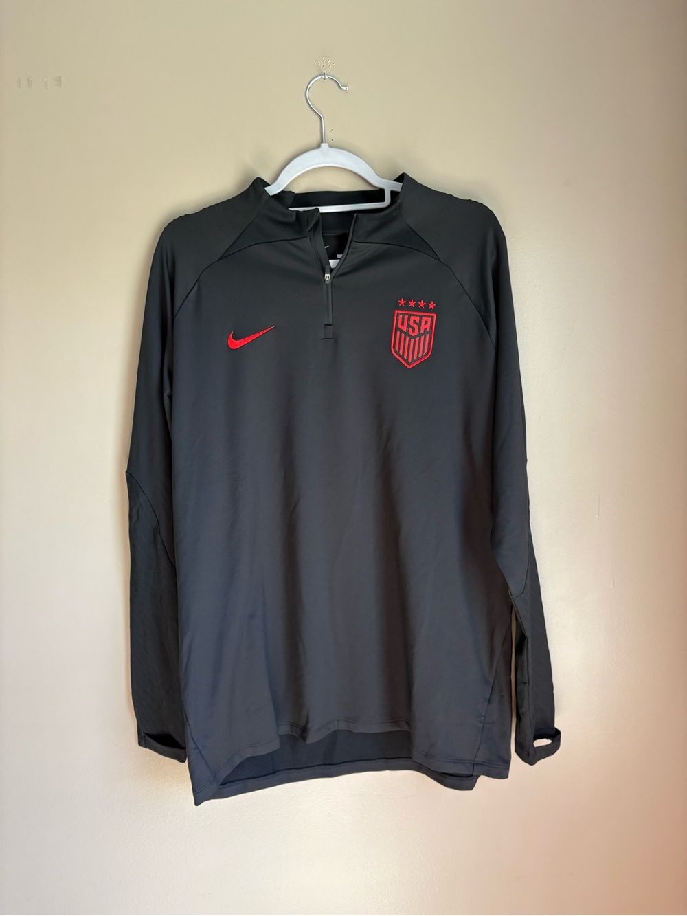 Nike USA Men's Black & Red Training Quarter-Zip Top